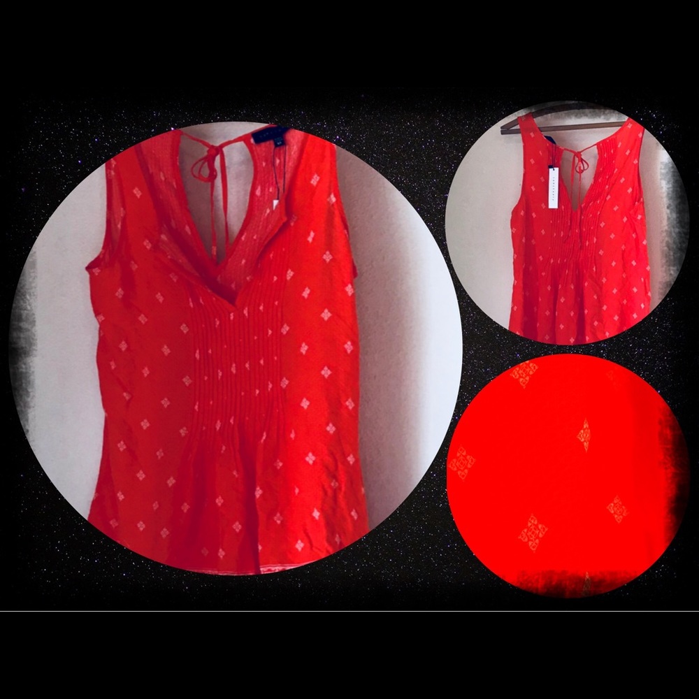 Lipstick red short sleeve tank top.